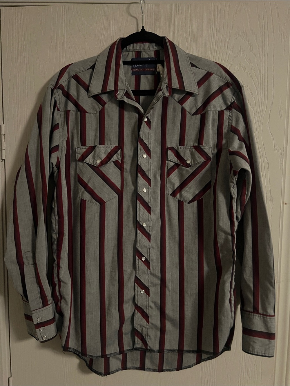 Vintage Wrangler Men's Gray and Burgundy Striped Western Shirt Size Medium